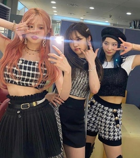 jisun, saerom and fromis