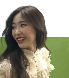 olivia hye, son hyejoo and loona