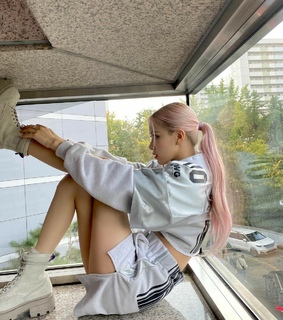 pink hair, kpop and singer