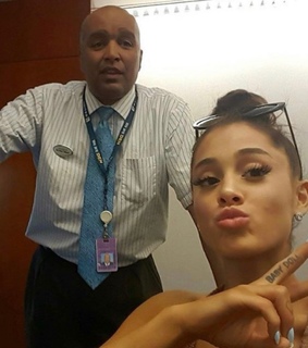 arianagrande, selfie and queen