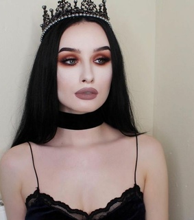 creepy, queen and halloween makeup