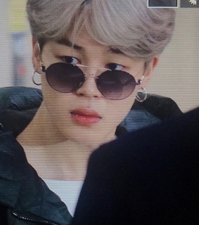 airport fashion, jimin and chanel