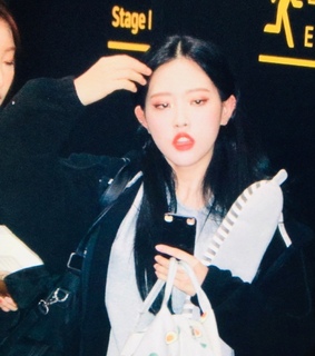 olivia hye, hyejoo and girl group