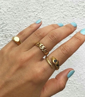 necklaces, accessories and earings