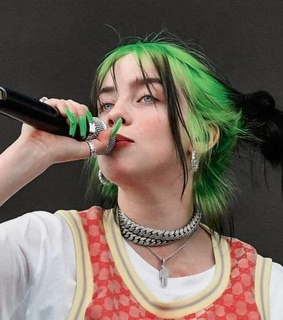 dyed hair, green hair and e-girl